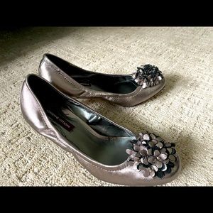 ADRIENNE VITTADINI heels - low/medium - metallic pewter. Size 8.5 NEW in box